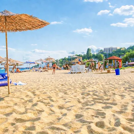 Seaside Nest דירה וארנה